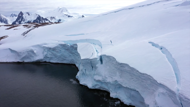 Antarktika'da buzullar hızla eriyor